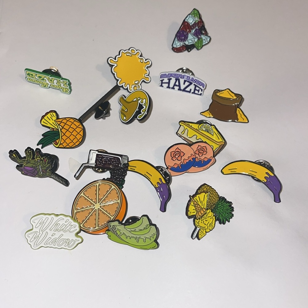 Random pins - Picture 2 of 5